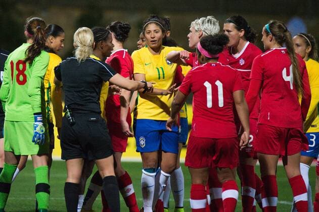 Fußball, Damen, Algarve Cup, Brasilien - Kanada Andressa da Silva (Brasilien) und Christine Sinclair (Kanada) geraten aneinander, Rudelbildung Parchal, Portugal, 09.03.2016 - Fussball, Frauenfussball, Algarve Cup 2016, Brasilien vs Kanada , Fussball, Frauenfussball, Algarve Cup 2016, Brasilien vs Kanada , xKLx