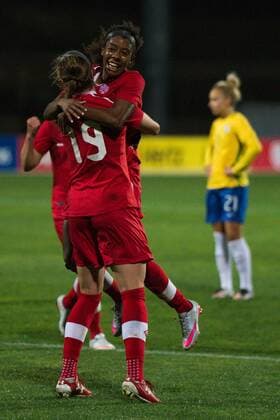 Fußball, Damen, Algarve Cup, Brasilien - Kanada Torjubel Kanada, Janine Beckie (Kanada) und Ashley Lawrence (Kanada) Parchal, Portugal, 09.03.2016 - Fussball, Frauenfussball, Algarve Cup 2016, Brasilien vs Kanada , Fussball, Frauenfussball, Algarve Cup 2016, Brasilien vs Kanada , xKLx