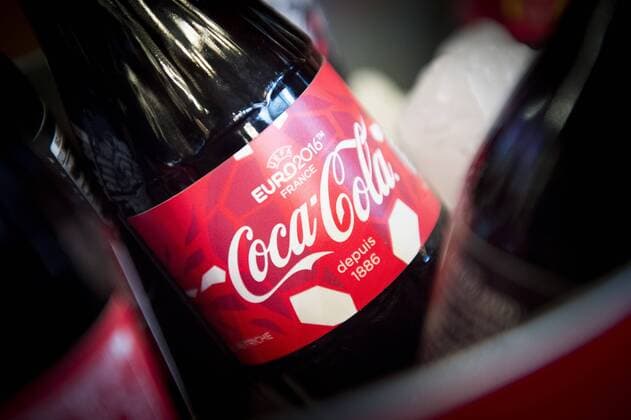 Flasche Colaflasche Coca Cola Präsentation des Coca Cola Sponsoring bei der EURO 2016 - 10 03 2016 JBAutissierx 