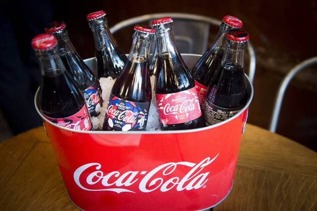 Flasche Colaflasche Coca Cola Präsentation des Coca Cola Sponsoring bei der EURO 2016 - 10 03 2016 JBAutissierx 