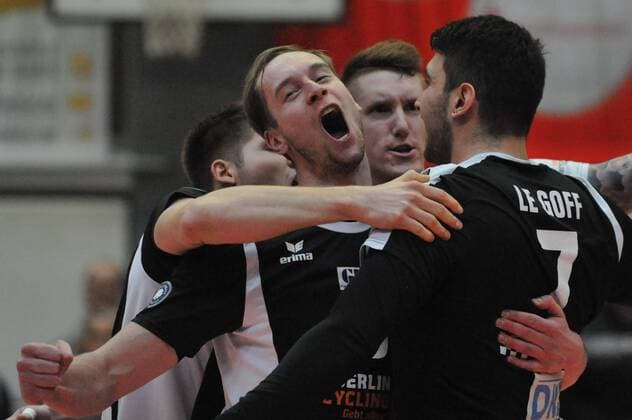 GER,VBL, SVG Lueneburg vs Berlin Recycling Volleys 09.03.2016, Gellersenhalle, Lueneburg, GER, VBL, SVG Lueneburg vs Berlin Recycling Volleys im Bild die Berliner Mannschaft jubellt nordphotoxWitke