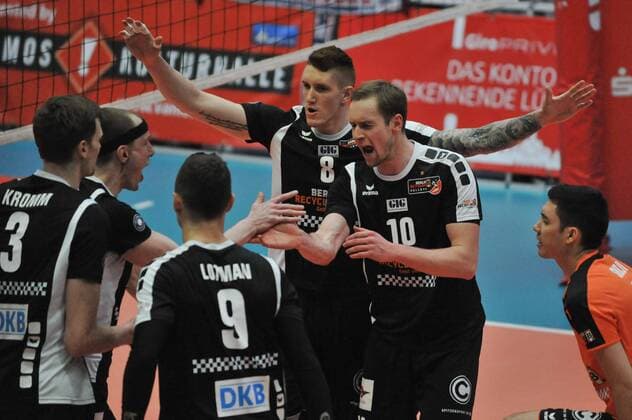 GER,VBL, SVG Lueneburg vs Berlin Recycling Volleys 09.03.2016, Gellersenhalle, Lueneburg, GER, VBL, SVG Lueneburg vs Berlin Recycling Volleys im Bild die Berliner Mannschaft jubellt nordphotoxWitke