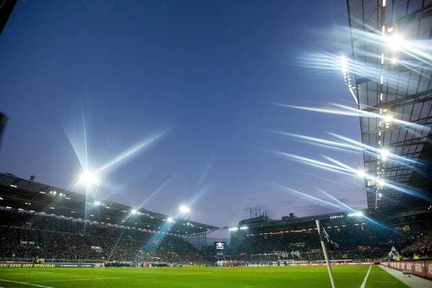 Fußball, Stadiongeschichte FC St. Pauli Hamburg, 11. März 2016 - Fußball, 2. Bundesliga 2015 16, FC St. Pauli - SC Paderborn 07: Übersicht des Hamburger Millerntor-Stadion, Heimspielstätte des FC St. Pauli 
