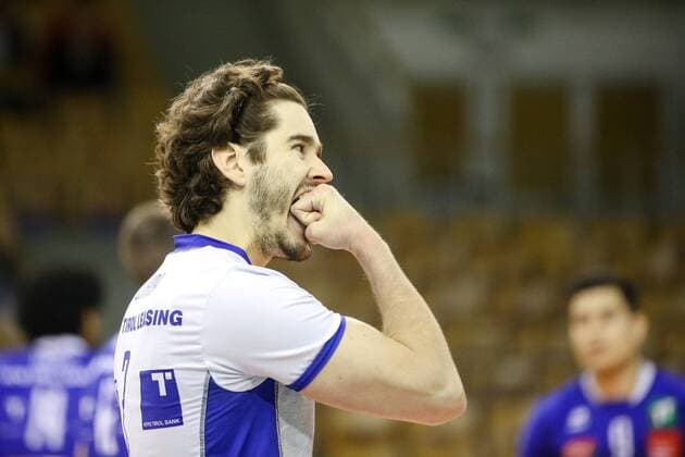 Bilder des Tages - SPORT VOLLEYBALL - MEVZA, Kamnik vs Hypo Tirol LJUBLJANA,SLOVENIA,11.MAR.16 - VOLLEYBALL - MEVZA, Middle European Volleyball Zonal Association, men, semi final, Hypo Tirol VT vs Calcit Kamnik. Image shows Lucas Provenzano De Deus (Hypo Tirol). GEPAxpictures xMaticxKlansek