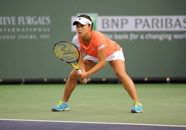 11 March 2016: Kurumi Nara (JPN) waits for a serve from Venus Williams (USA) who is playing in her first match in Indian Wells since 2001 during the BNP Paribas Open played at the Indian Wells Tennis Garden in Indian Wells, CA. (Photo By John Cordes Icon Sportswire) TENNIS: MAR 11 BNP Paribas Open Icon506160311046 EDITORIAL USE ONLY