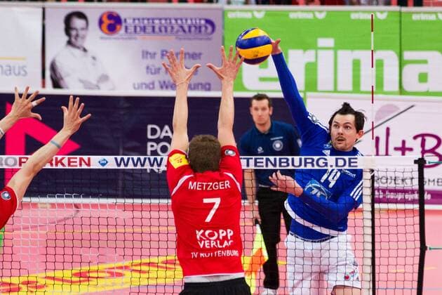 Tuebingen Angriff Baptiste Geiler ( 14, Friedrichshafen) - Block Sven Metzger ( 7, TV Rottenburg); 1. Volleyball Bundesliga Maenner, Paul-Horn-Arena, Tuebingen Deutschland, 20160312; Partie: TV Rottenburg gegen VfB Friedrichshafen; Copyright: Wuechnerx xEibner-Pressefoto EP_nwr