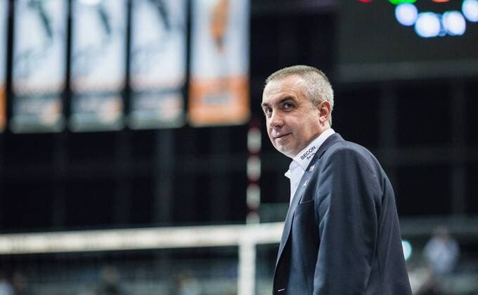 Berlin, Deutschland, 12.03.2016: Volleyball Bundesliga Saison 2015 2016 - Berlin Recycling Volleys - VSG Coburg Grub. Trainer Roberto Serniotti (BR Volleys)