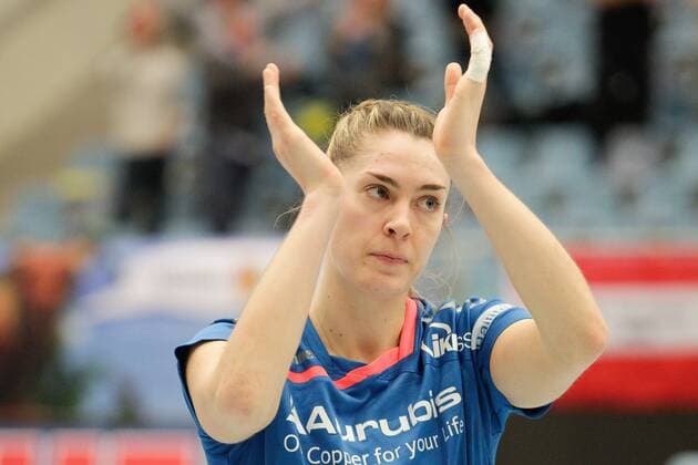 Volleyball 1. Bundesliga Frauen Saison 2015 2016 2. Spiel der Pre-Playoffs am Samstag, 12. Februar 2016 in der CU Arena in Hamburg: VT Aurubis Hamburg - Köpenicker SC Berlin Trauer Enttaeuschung bei Saskia Radzuweit ( Hamburg ) VT Aurubis Hamburg - Köpenicker SC Berlin