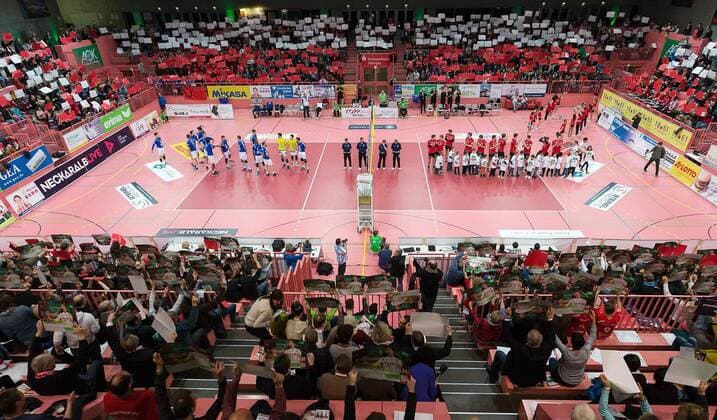 Volleyball, Willy Belizer beendet nach 15 Jahren beim TV Rottenburg seine Karriere Volleyball 1. Bundesliga Saison 2015 2016 TV Rottenburg - VfB Friedrichshafen 12.03.2016 Choreographie zur Verabschiedung von Willy Belizer (TV Rottenburg) in der Paul Horn Arena in Tuebingen 