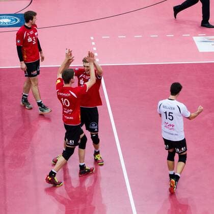 Volleyball, Willy Belizer beendet nach 15 Jahren beim TV Rottenburg seine Karriere Tuebingen Jubel Philipp Jankowski ( 3, TV Rottenburg), Tom Strohbach ( 10, TV Rottenburg), Friederich Nagel ( 6, TV Rottenburg) und Willy Belizer ( 15, TV Rottenburg); 1. Volleyball Bundesliga Maenner, Paul-Horn-Arena, Tuebingen Deutschland, 20160312; Partie: TV Rottenburg gegen VfB Friedrichshafen; Copyright: Wuechner Eibner-Pressefoto EP_NWR