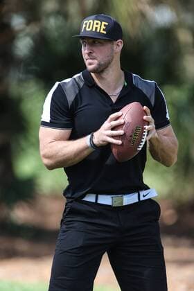 Golf, Prominententuriner der Tim Tebow Foundation March 12, 2016: Tim Tebow tosses a football, one of the many hole activities during the Tim Tebow Foundation Celebrity Golf Classic at the TPC Sawgrass Stadium Course in Ponte Vedra Beach,Fl. (photo by David Rosenblum Icon Sportswire) GOLF: MAR 12 Tim Tebow Foundation Celebrity Golf Classic Icon1603122573 EDITORIAL USE ONLY