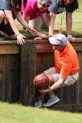 Golf, Prominententuriner der Tim Tebow Foundation March 12, 2016: Former Heisman Trophy winner Danny Wuerffel retrieves a basketball out of a water hazard during the Tim Tebow Foundation Celebrity Golf Classic at the TPC Sawgrass Stadium Course in Ponte Vedra Beach,Fl. (photo by David Rosenblum Icon Sportswire) GOLF: MAR 12 Tim Tebow Foundation Celebrity Golf Classic Icon1603122597 EDITORIAL USE ONLY