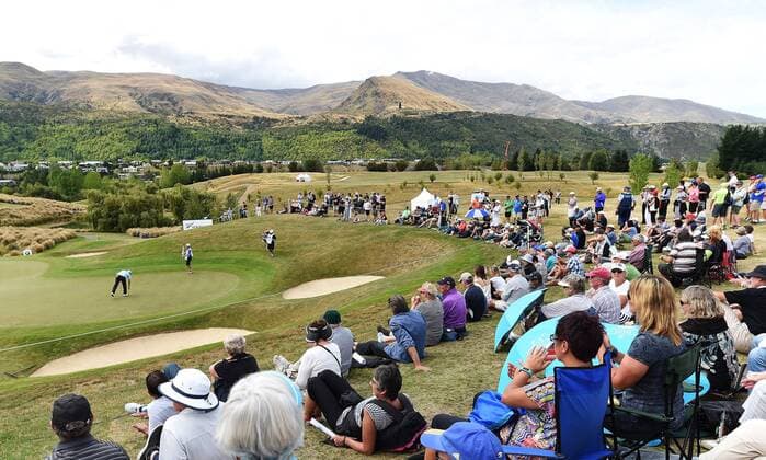 13.03.2016. Arrowtown, New Zealand. General view at the 10th Green during round 4 at The Hills during 2016 BMW ISPS Handa New Zealand Open. Sunday 13 March 2016. xAndrewxCornagax  ActionPlus11717541