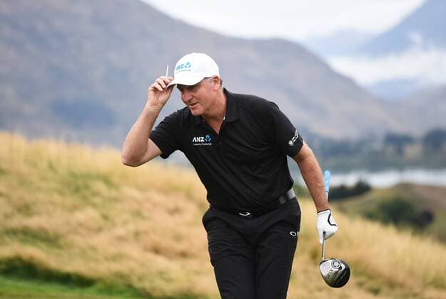 13.03.2016. Arrowtown, New Zealand. New Zealand Prime Minister John Key thanks the golf fans on the 1st during the ANZ Celebrity Challenge and Round 4 at The Hills during 2016 BMW ISPS Handa New Zealand Open. Sunday 13 March 2016. xAndrewxCornagax  ActionPlus11717528