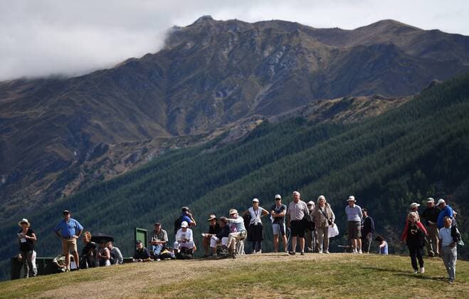 Bilder des Tages SPORT 13.03.2016. Arrowtown, New Zealand. General view of the galleries during round 4 at The Hills during 2016 BMW ISPS Handa New Zealand Open. Sunday 13 March 2016. xAndrewxCornagax  ActionPlus11717556