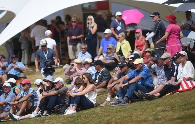 13.03.2016. Arrowtown, New Zealand. General view of the galleries during round 4 at The Hills during 2016 BMW ISPS Handa New Zealand Open. Sunday 13 March 2016. xAndrewxCornagax  ActionPlus11717557
