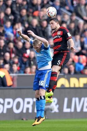 Fußball 1. Bundesliga 26. Spieltag Bayer 04 Leverkusen - Hamburger SV am 13.03.2016 in der BayArena in Leverkusen Artjoms Rudnevs ( Hamburg ), links - Kyriakos Papadopoulos ( Leverkusen ), rechts Foto: Osnapix TT