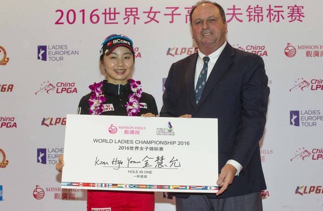 South Korea s Kim Hye-youn, left, poses with her check for Hole in One during the World Ladies Championship at Mission Hills Golf Club in Shenzhen city, south China s Guangdong province, 13 March 2016. Lee Jung-min won the World Ladies Championship on Sunday (13 March 2016), beating fellow South Korean players Lee Seung-hyun, Kim Bo-kyung and Ji Han-sol in rainy conditions at Mission Hills. Lee Jung-min closed with a 6-under 66 for a 9-under 279 total on the Olazabal Course in the event sanctioned by the European, Korean and Chinese tours. Lee Jung-Min also won the team competition with Ko Jin-Young at 12 under. South Korea s Lee Jung-min wins World Ladies Championship  pbu414944_08