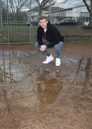 Fußball Bundesliga VfB Stuttgart , Timo Werner auf dem Bolzplatz seiner Kindheit in Stuttgart Münster