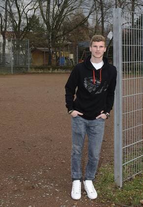 Fußball Bundesliga VfB Stuttgart , Timo Werner auf dem Bolzplatz seiner Kindheit in Stuttgart Münster