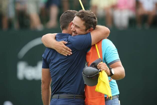 March 13, 2016 - Palm Harbor, Florida, U.S. - DOUGLAS R. CLIFFORD.2016 Valspar Championship winner Charl Schwartzel, from South Africa (RSA) , left, is congratulated by a caddie on Sunday (3 13 16).during the 18th hole of the PGA Golf Herren Tour s Valspar Championship on the Copperhead Course at the at the Innisbrook Resort in Palm Harbor. Schwartzel eventually ended up in playoff a with Bill Hass who defeated in a playoff. Florida News - March 13, 2016 - ZUMAs70_