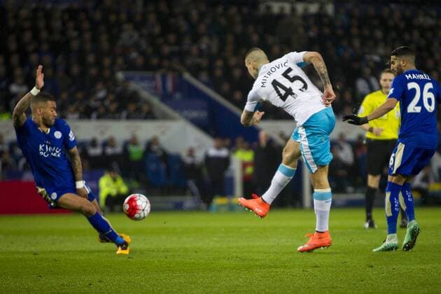 FuÃŸball, Leicester City - Newcastle United 14.03.2016. King Power Stadium, Leicester, England. Barclays Premier League. Leicester versus Newcastle United. Aleksandar Mitrovic of Newcastle United shoots at goal as Newcastle put on early pressure xGrahamxWilsonx  ActionPlus11718260