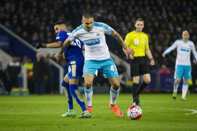 FuÃŸball, Leicester City - Newcastle United 14.03.2016. King Power Stadium, Leicester, England. Barclays Premier League. Leicester versus Newcastle United. Aleksandar Mitrovic of Newcastle United holds off Riyad Mahrez of Leicester City xGrahamxWilsonx  ActionPlus11718261
