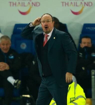 Fußball, Leicester City - Newcastle United Leicester City v Newcastle United . . Leicester, UK . . 14.03.2016 Rafael Benitez (Newcastle manager) looks concerned during the first half. 
