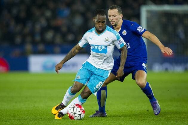 14.03.2016. King Power Stadium, Leicester, England. Barclays Premier League. Leicester versus Newcastle United. Vurnon Anita of Newcastle United holds off Danny Drinkwater of Leicester City. xGrahamxWilsonx  ActionPlus11718281