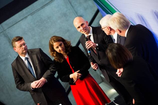 GER, Verleihung Integrationspreis 14.03.2016, Dortmund, Deutsches Fussball Museum, Verleihung des Integrationspreises, im Bild Reinhard Grindel (DFB-Schatzmeister), Aydan Özoguz (Bundesbeauftragte für Migration, Flüchtline und Integration), Dr. Dirk Jakobs (Daimler AG), Reinahrd Rauball (1. DFB-Vizepräsident und Ligapräsident), Ullrich Sierau (OB Dortmund), nphxRauch