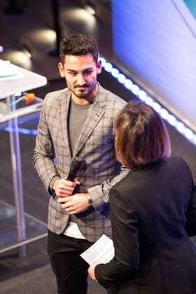 GER, Verleihung Integrationspreis 14.03.2016, Dortmund, Deutsches Fussball Museum, Verleihung des Integrationspreises, im Bild Ilkay Gündogan (BVB 8) im Gespräch auf der Bühne nphxRauch