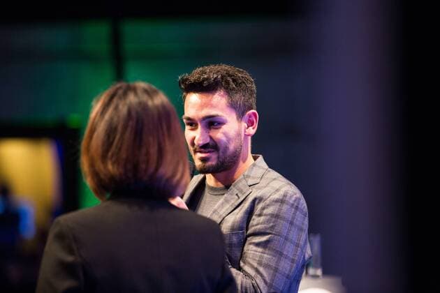 GER, Verleihung Integrationspreis 14.03.2016, Dortmund, Deutsches Fussball Museum, Verleihung des Integrationspreises, im Bild Ilkay Gündogan (BVB 8) im Gespräch auf der Bühne nphxRauch