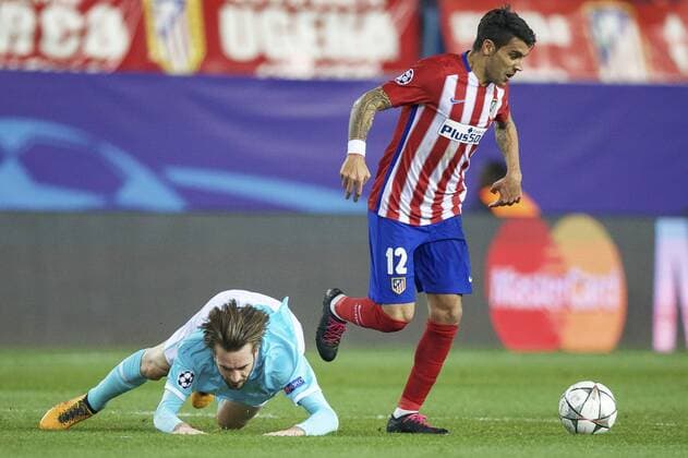 (L-R) Davy Propper of PSV, Augusto Fernandez of Club Atletico de Madrid during the UEFA Champions League Round of 16, Second leg match between Atletico madrid and PSV Eindhoven on March 15, 2016 at the Estadio Vicente Calder& 243;n in Madrid, Spain. Atletico Madrid v PSV Eindhoven UEFA Champions League 2015 2016 xVIxxIVx 5162706