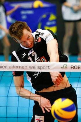 Berlin s Paul Carroll fights for the ball during the first leg volleyball game between Belgian team Roeselare and German team Berlin during the semi finals of the CEV European Volleyball competition, Tuesday 15 March 2016, in Roeselare. KURTxDESPLENTER  x04812047x