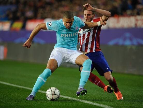 Fußball, Champions League, Atletico Madrid - PSV Eindhoven Atletico de Madrid Midfielder, Saul Niguez Esclapez, number 17 . PSV Eindhoven Defender, Jeffrey Bruma, number 5. Round Round of 16 2nd of the CHAMPIONS league, soccer match between Atletico de Madrid - PSV Eindhoven at the Vicente Calderon estadium, Madrid - Spain by March 15, 2016. PHOTO: Gregorio Lopez.  xGregorioxLopezx x SOCCERxSPAINx