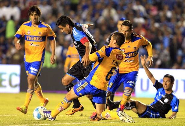 Dec. 1, 2011 - Mexico - D01121103. JPG.QUERÆ’TARO, Qro. Soccer Futbol-QuerÅ½taro-Tigres.- Los Gallos Blancos del QuerÅ½taro y los Tigres de la UANL, quedaron empatados 0-0 la noche de este jueves en el estadio Ã’La CorregidoraÃ , en el marco de las semifinales de la Liguilla del Torneo Apertura 2011. RML. Foto: Agencia EL UNIVERSAL Luis CortÅ½s. Latin News - Dec. 1, 2011  - ZUMAu78_