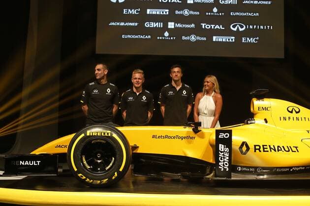 Atmosphere at Albert Park circuit before the F1 Grand Prix of Australia. In this picture, Jolyon Palmer, Kevin Magnussen, Ellie Jean and Cyril Abiteboul during presentation of new Renault F1 RS16. xRUBIOx  RV RACING PRESS