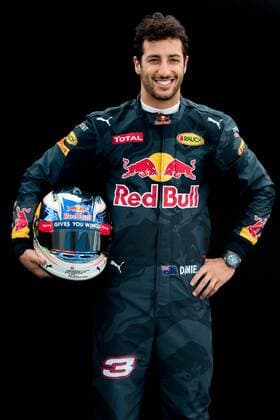 Motorsport, Formel 1, GP Australien, Fahrer Fotoshooting beim Media Day vor dem ersten Rennen in Melbourne March 17, 2016: Daniel Ricciardo (AUS) 3 from the Red Bull Racing team at the drivers portrait session prior to the 2016 Australian Formula One Grand Prix at Albert Park, Melbourne, Australia. Formula One 2016: Australia Day 1 - ZUMAc04_