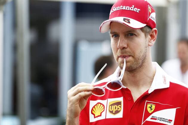 Bilder des Tages - SPORT Motorsports: FIA Formula One World Championship WM Weltmeisterschaft 2016, Grand Prix of Australia, 5 Sebastian Vettel (GER, Scuderia Ferrari), xHOCHxZWEIx