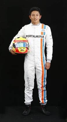Motorsport, Formel 1, GP Australien, Fahrer Fotoshooting beim Media Day vor dem ersten Rennen in Melbourne Motorsports: FIA Formula One World Championship WM Weltmeisterschaft 2016, Grand Prix of Australia, 88 Rio Haryanto (IND, Manor Racing F1 Team), xHOCHxZWEIx
