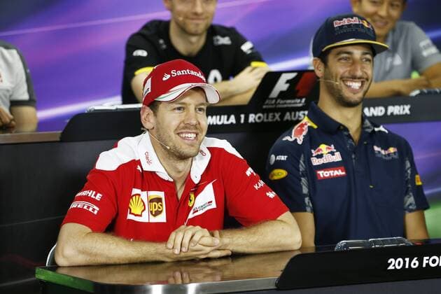 Motorsports: FIA Formula One World Championship WM Weltmeisterschaft 2016, Grand Prix of Australia, 5 Sebastian Vettel (GER, Scuderia Ferrari), 3 Daniel Ricciardo (AUS, Red Bull Racing), xHOCHxZWEIx