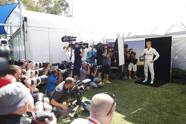 Motorsport, Formel 1, GP Australien, Fahrer Fotoshooting beim Media Day vor dem ersten Rennen in Melbourne Motorsports: FIA Formula One World Championship WM Weltmeisterschaft 2016, Grand Prix of Australia, 6 Nico Rosberg (GER, Mercedes AMG Petronas Formula One Team), xHOCHxZWEIx