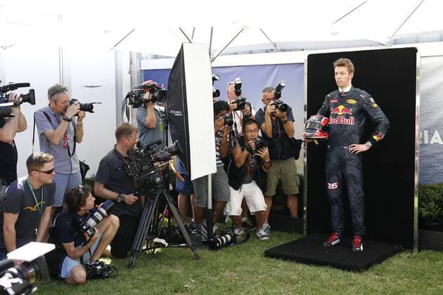 Motorsport, Formel 1, GP Australien, Fahrer Fotoshooting beim Media Day vor dem ersten Rennen in Melbourne Motorsports: FIA Formula One World Championship WM Weltmeisterschaft 2016, Grand Prix of Australia, 26 Daniil Kvyat (RUS, Red Bull Racing), xHOCHxZWEIx