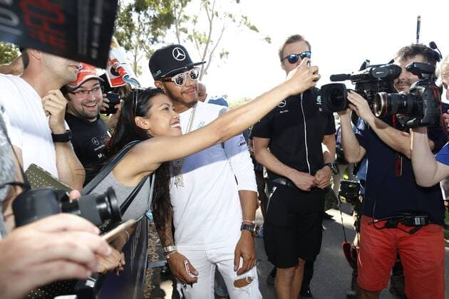 Motorsports: FIA Formula One World Championship WM Weltmeisterschaft 2016, Grand Prix of Australia, 44 Lewis Hamilton (GBR, Mercedes AMG Petronas Formula One Team), xHOCHxZWEIx