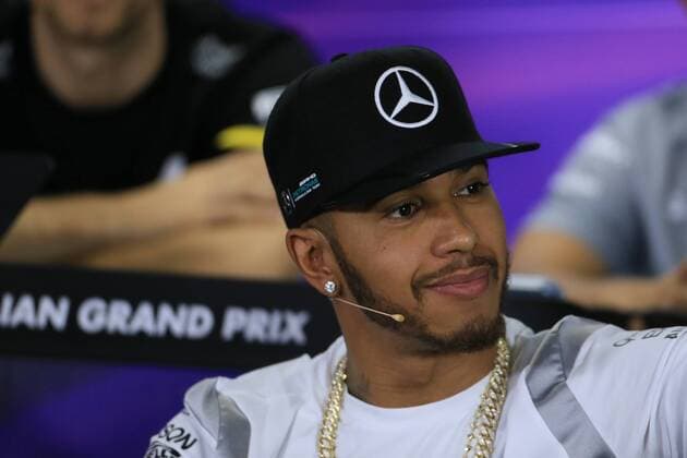 2016 F1 Grand Prix Australian Grand Prix Mar 17th. Melbourne Grand Prix Circuit, Albert Park, Melbourne, Australia. Mercedes AMG Petronas & x2013; Lewis Hamilton xLeannexBoon Actionplusx  ActionPlus11718960