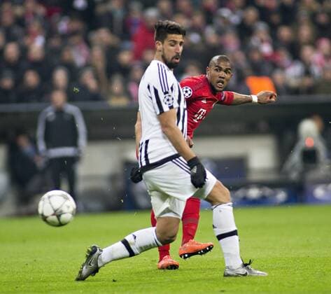 Sami Khedira (Juve), Douglas Costa (Bayern) 16.03.2016, München, Bayern München vs. Juventus Turin Â
