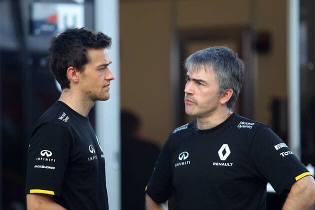 Australian Grand Prix, Melbourne 17 - 20 March 2016 17.03.2016 - Jolyon Palmer (GBR) Renault F1 Team RS16 (L) 