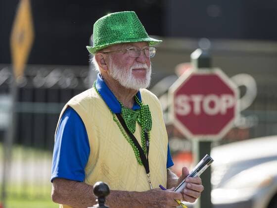 March 17, 2016 - Orlando, FL, U.S: A volunteer wearing his Irish green during first round golf action of the Arnold Palmer Invitational presented by Mastercard held at Arnold Palmer s Bay Hill Club & Lodge in Orlando, Fl. Romeo T Guzman CSM. PGA Golf Herren 2016: Arnold Palmer Invitational Rnd 1 MAR 17 - ZUMAcg2_