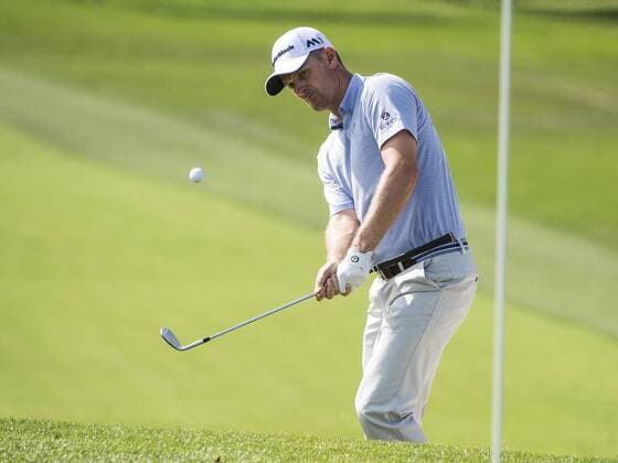 March 17, 2016 - Orlando, FL, U.S: Justin Rose of England chips up to the 1st green during first round golf action of the Arnold Palmer Invitational presented by Mastercard held at Arnold Palmer s Bay Hill Club & Lodge in Orlando, Fl. Romeo T Guzman CSM. PGA Golf Herren 2016: Arnold Palmer Invitational Rnd 1 MAR 17 - ZUMAcg2_