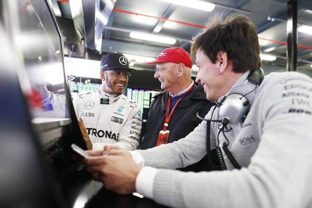 Motorsports: FIA Formula One World Championship WM Weltmeisterschaft 2016, Grand Prix of Australia, 44 Lewis Hamilton (GBR, Mercedes AMG Petronas Formula One Team), Niki Lauda (AUT, Mercedes AMG Petronas Formula One Team), Toto Wolff (AUT, Mercedes AMG Petronas Formula One Team), xHOCHxZWEIx